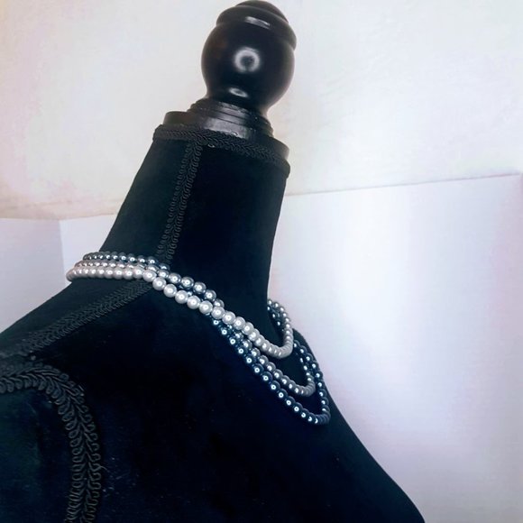 #J18 Tri-Color Pearl Fashion Necklace - Picture 5 of 9